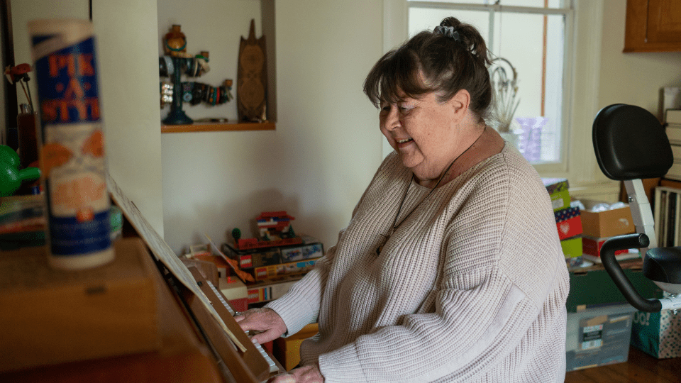 Lady playing the piano