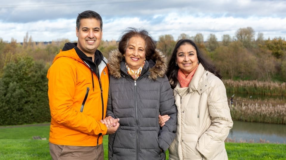 Siblings Aqib and Shabanu with their mum